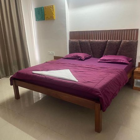 Royal Nest Premium Hotel Mundhva Buitenkant foto