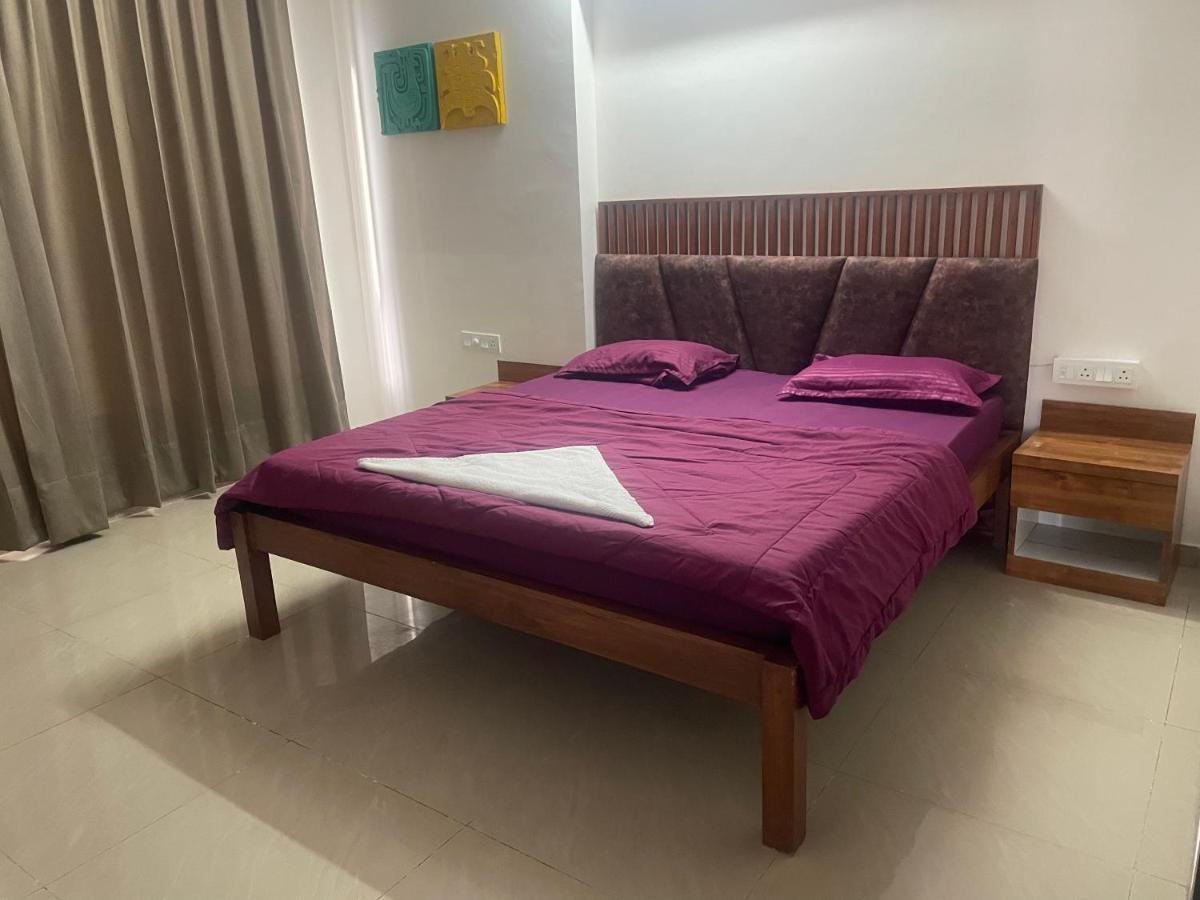 Royal Nest Premium Hotel Mundhva Buitenkant foto