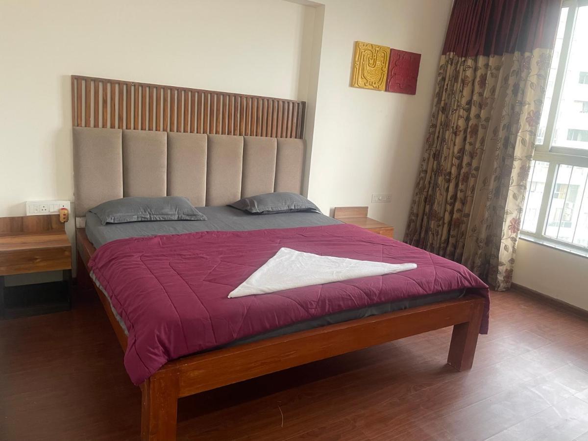 Royal Nest Premium Hotel Mundhva Buitenkant foto