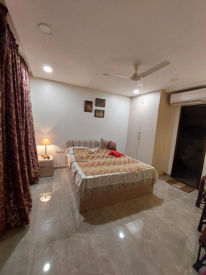Royal Nest Premium Hotel Mundhva Buitenkant foto