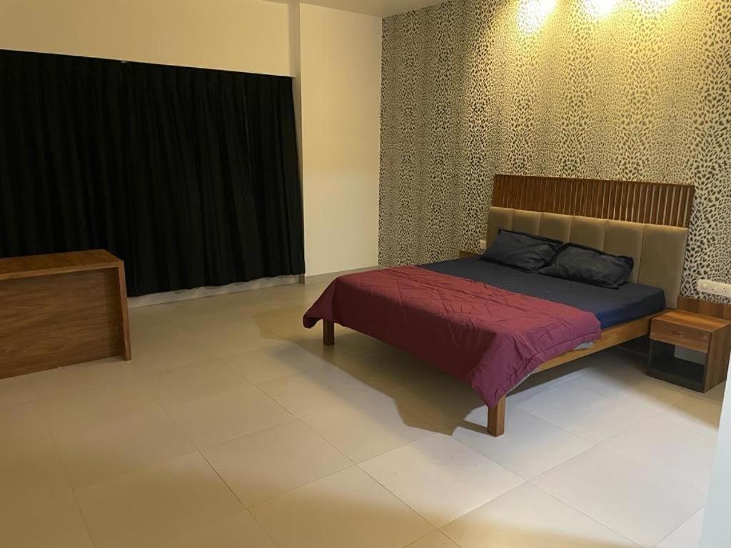 Royal Nest Premium Hotel Mundhva Buitenkant foto