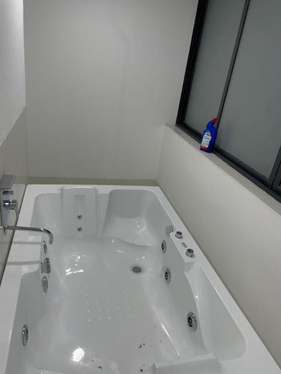 Royal Nest Premium Hotel Mundhva Buitenkant foto