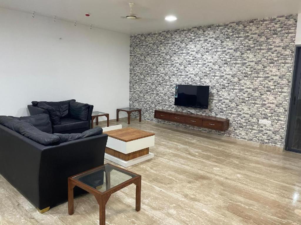 Royal Nest Premium Hotel Mundhva Buitenkant foto