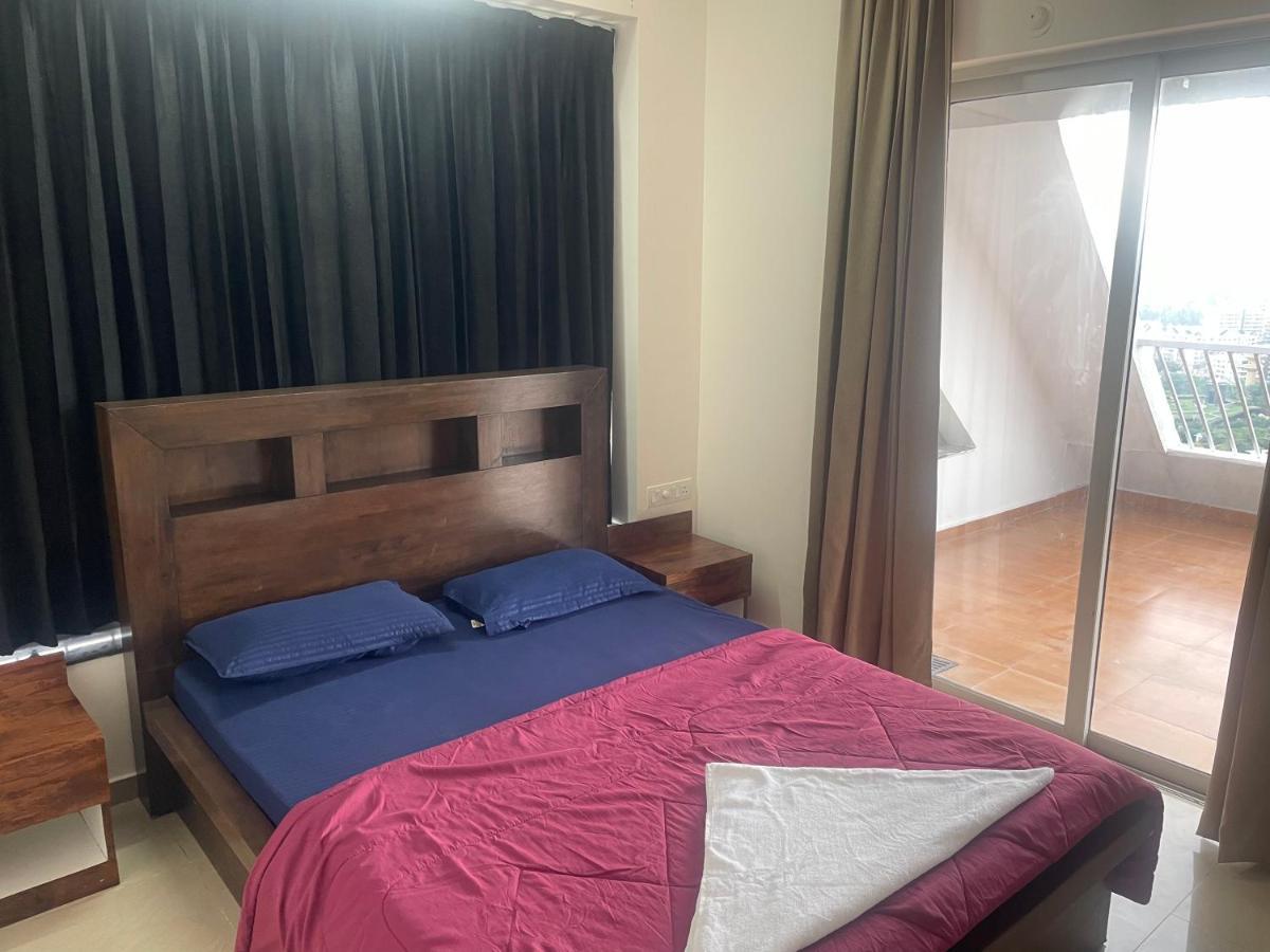 Royal Nest Premium Hotel Mundhva Buitenkant foto