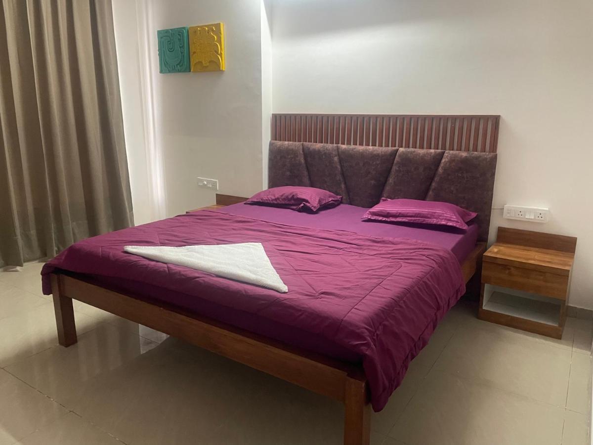 Royal Nest Premium Hotel Mundhva Buitenkant foto