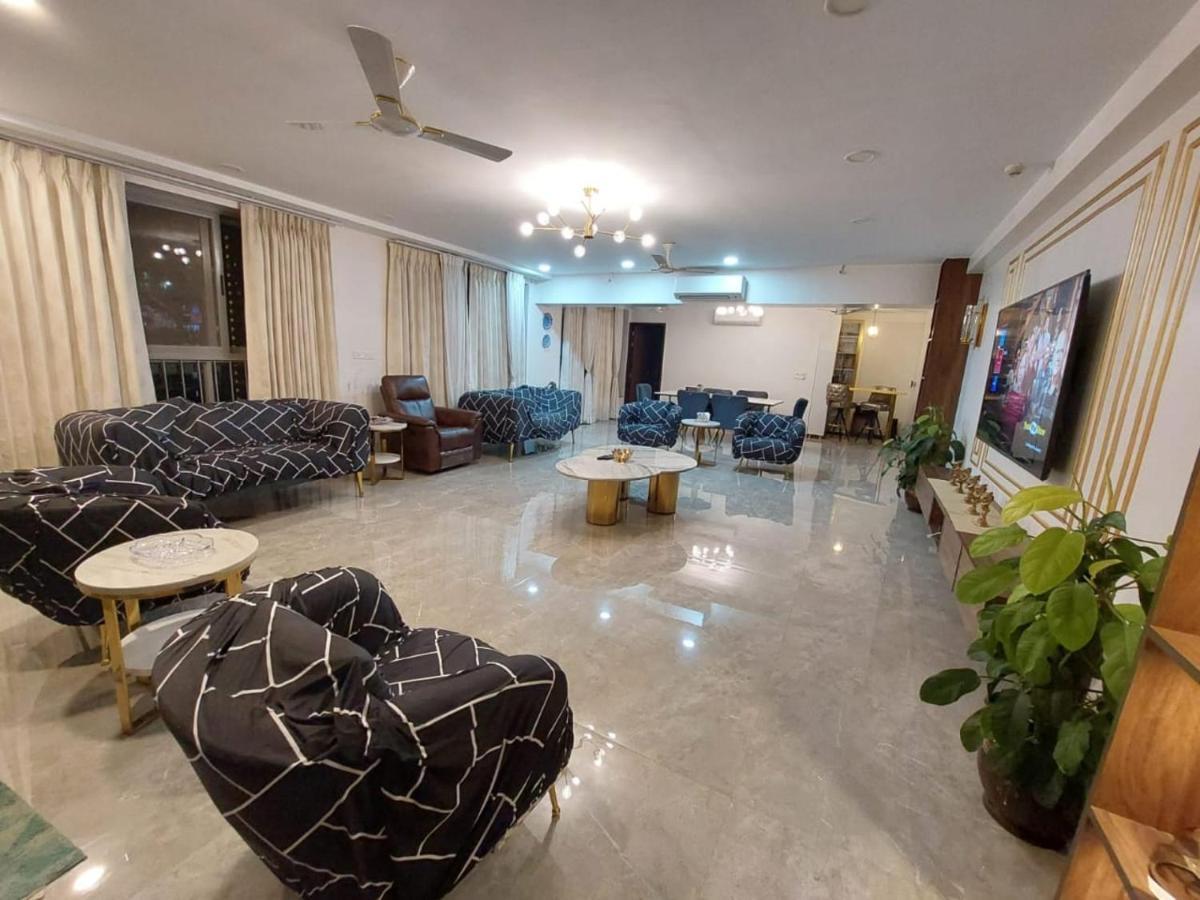 Royal Nest Premium Hotel Mundhva Buitenkant foto