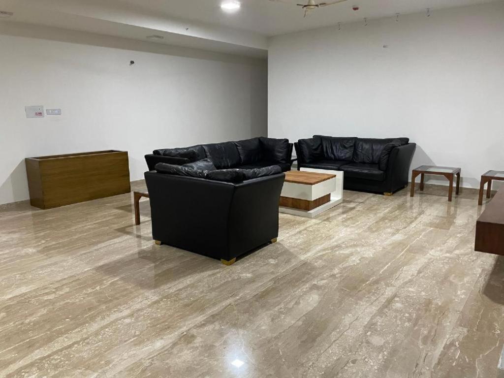 Royal Nest Premium Hotel Mundhva Buitenkant foto