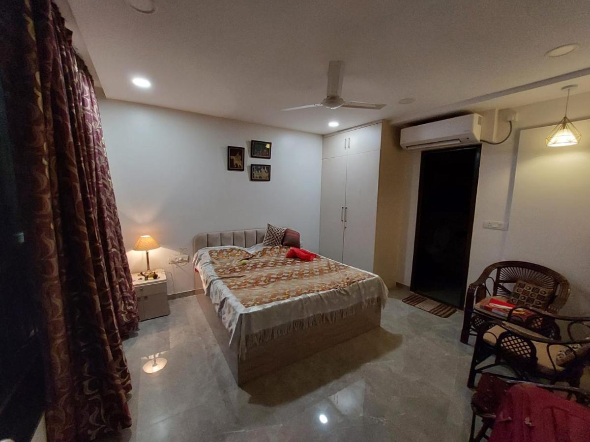 Royal Nest Premium Hotel Mundhva Buitenkant foto