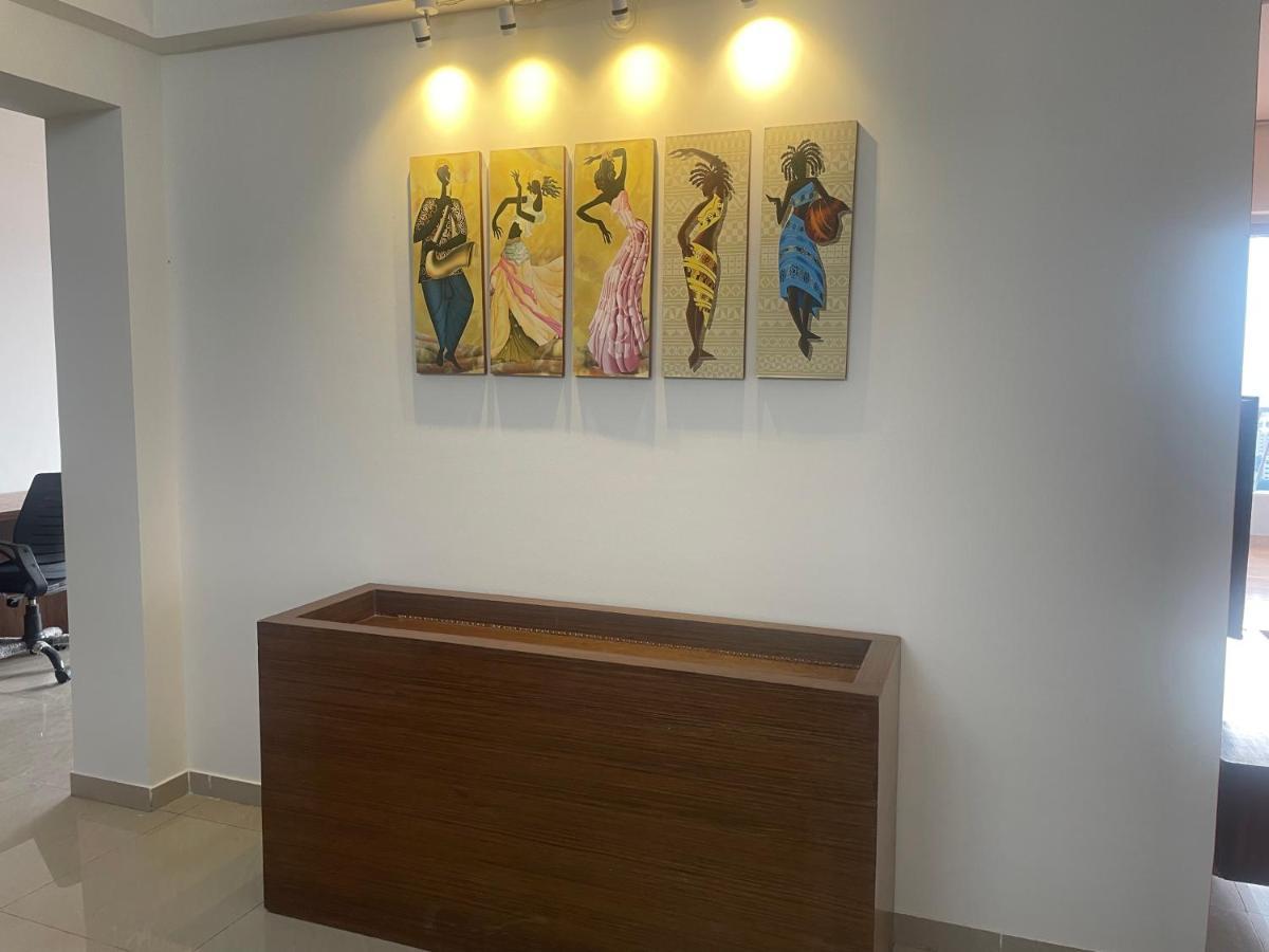 Royal Nest Premium Hotel Mundhva Buitenkant foto