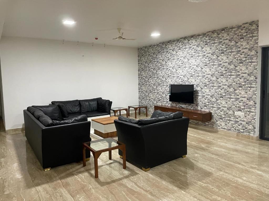 Royal Nest Premium Hotel Mundhva Buitenkant foto