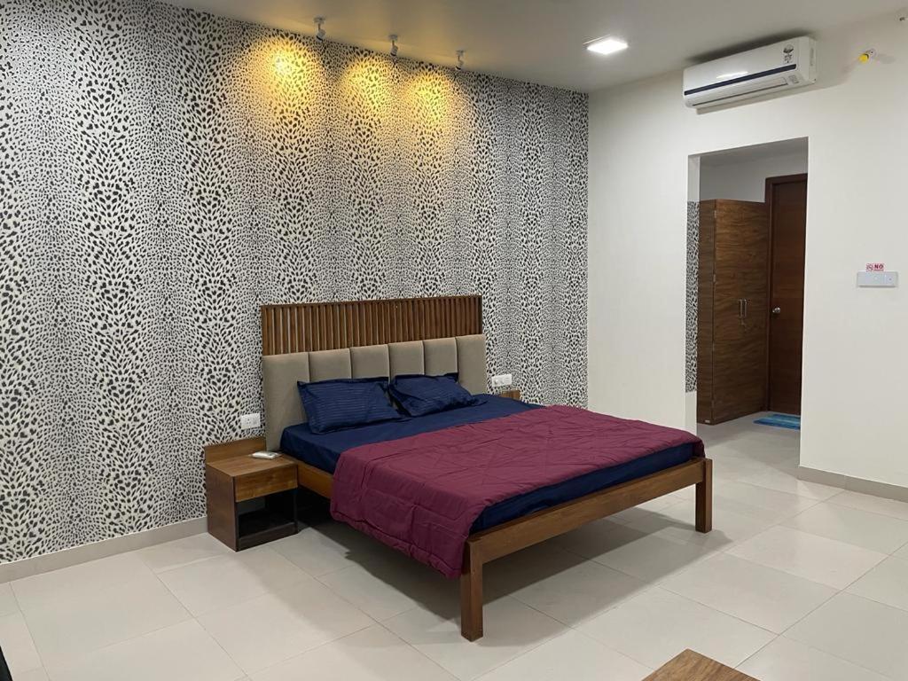 Royal Nest Premium Hotel Mundhva Buitenkant foto