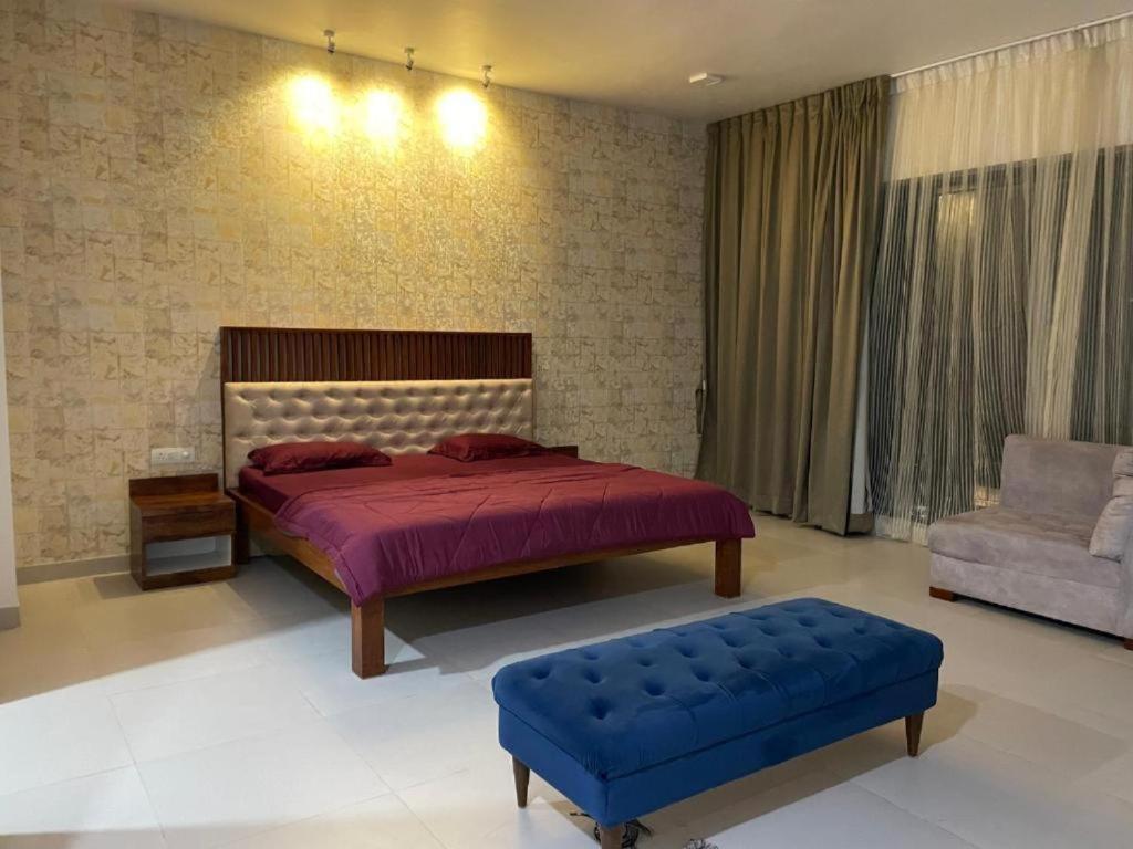 Royal Nest Premium Hotel Mundhva Buitenkant foto